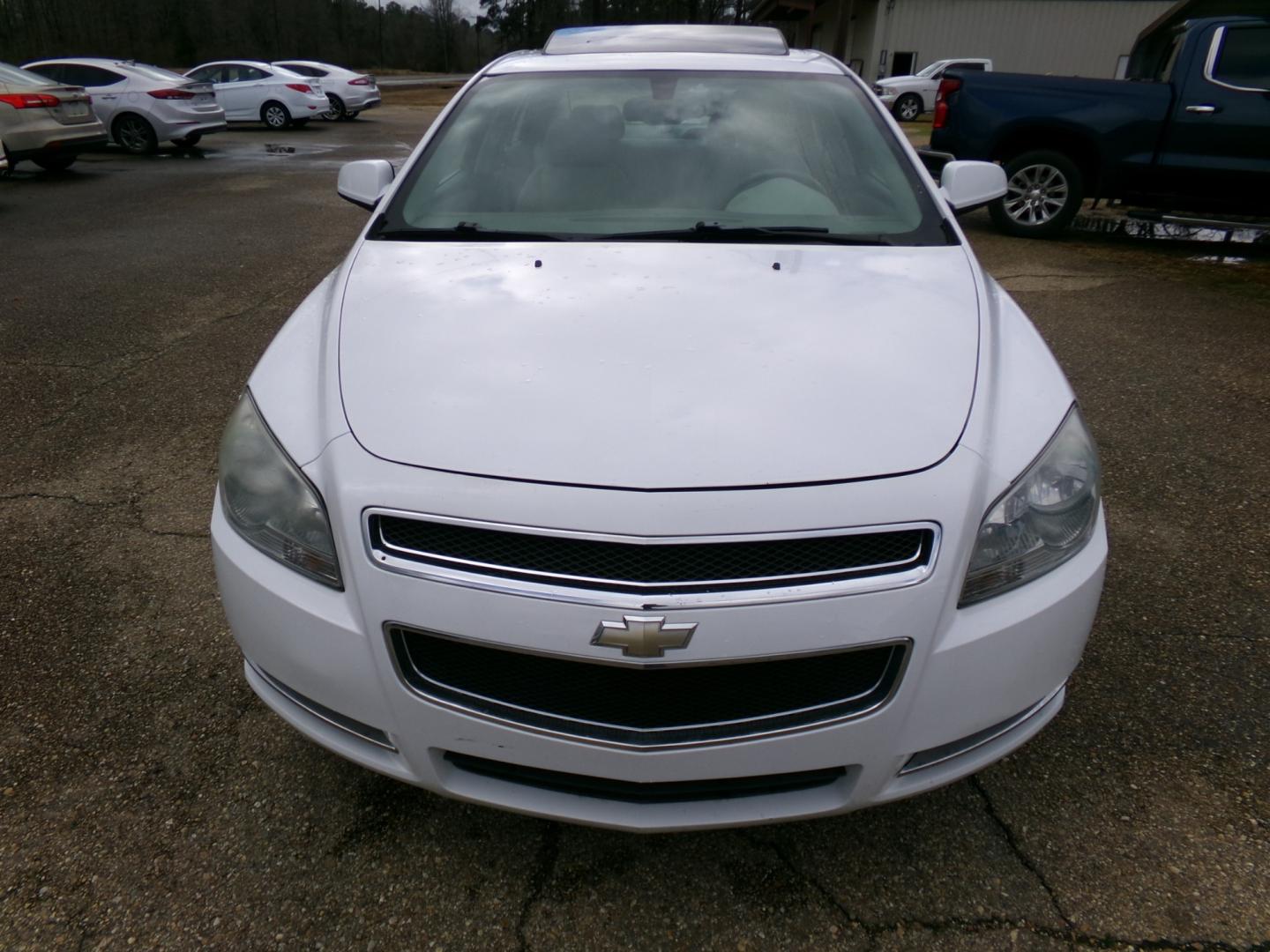 2009 White /Gray Chevrolet Malibu LT (1G1ZJ57779F) with an 3.6L engine, automatic transmission, located at 401 First NE, Bearden, AR, 71720, (870) 687-3414, 33.726528, -92.611519 - Photo#20